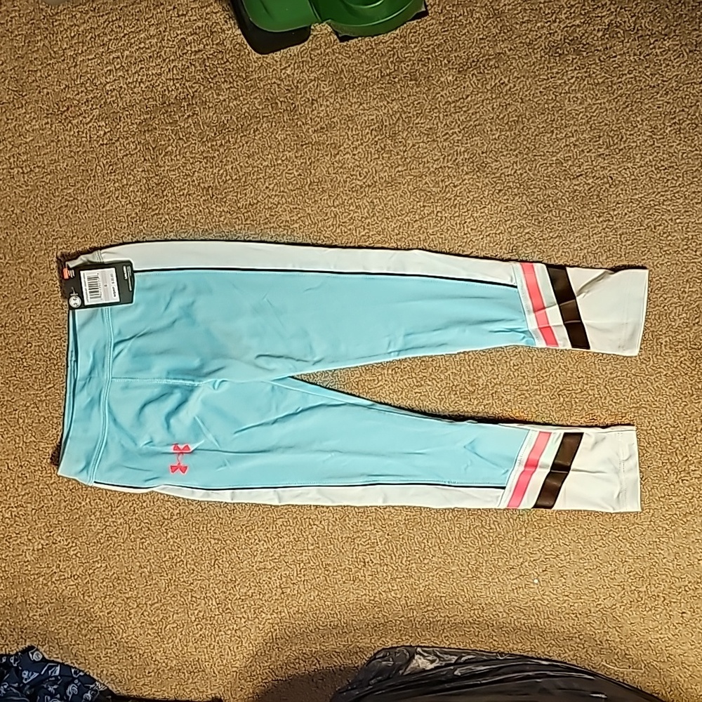 UNDER  ARMOUR   NWT GIRLS  LEGGINGS  SIZE  6